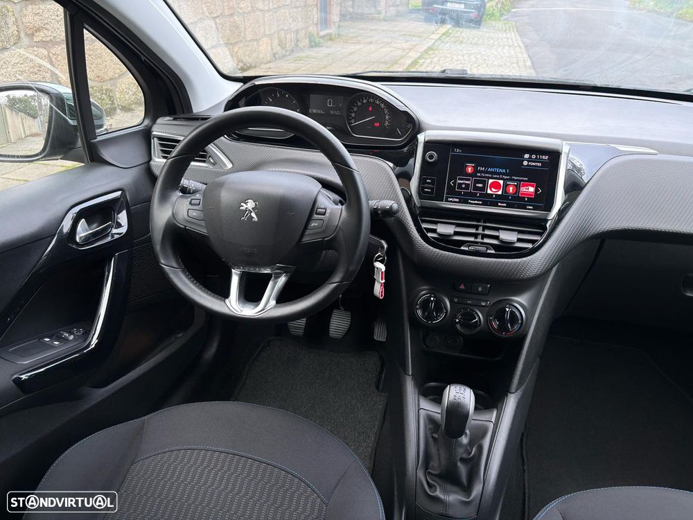 Peugeot 208 1.2 PureTech Signature - 12