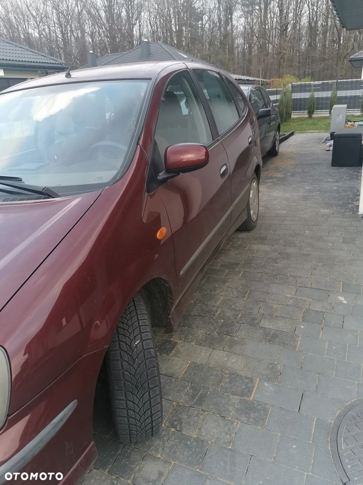 Nissan Almera Tino - 3