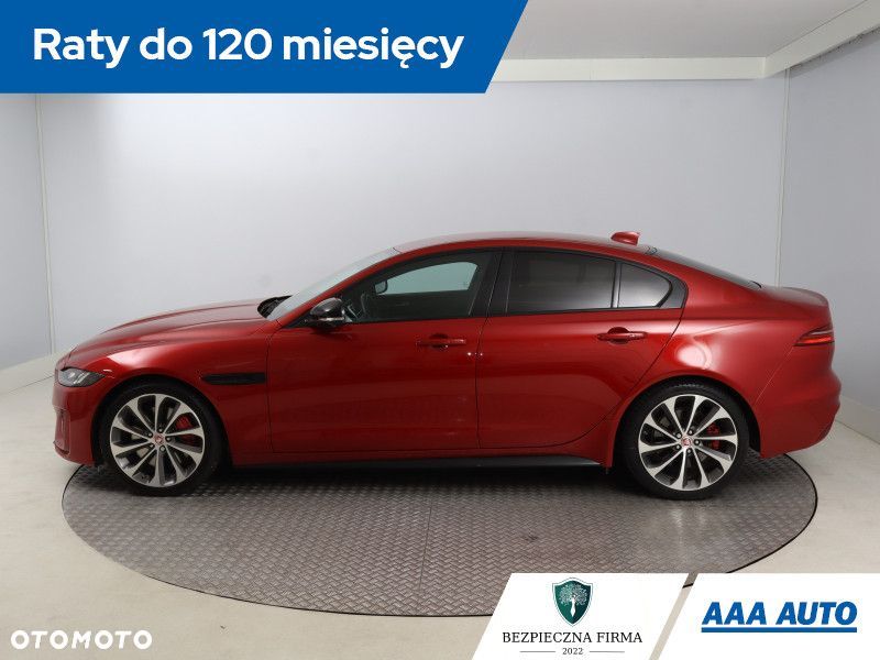 Jaguar XE - 4