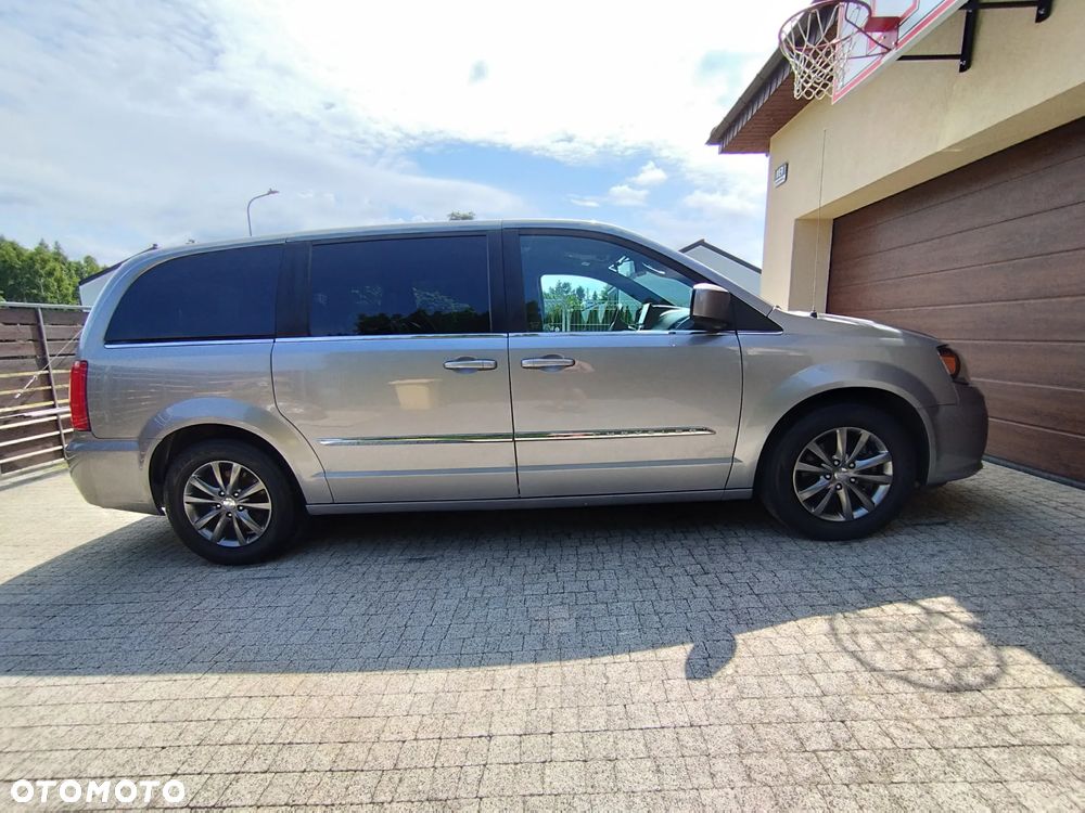Chrysler Town & Country - 2