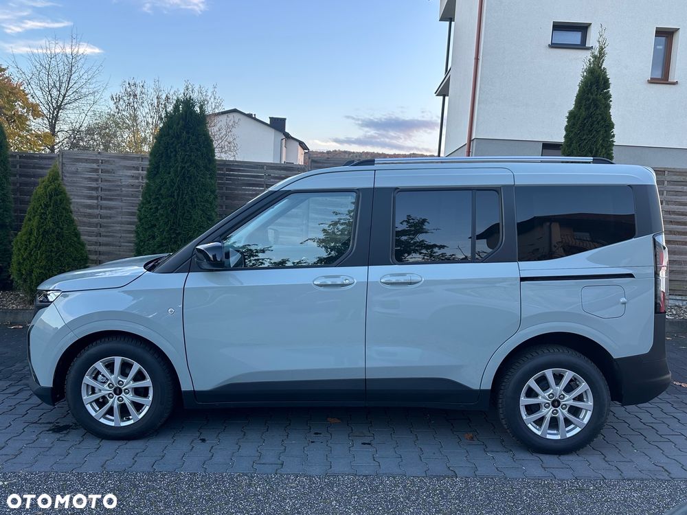 Ford Tourneo Courier 1.0 EcoBoost TITANIUM - 4