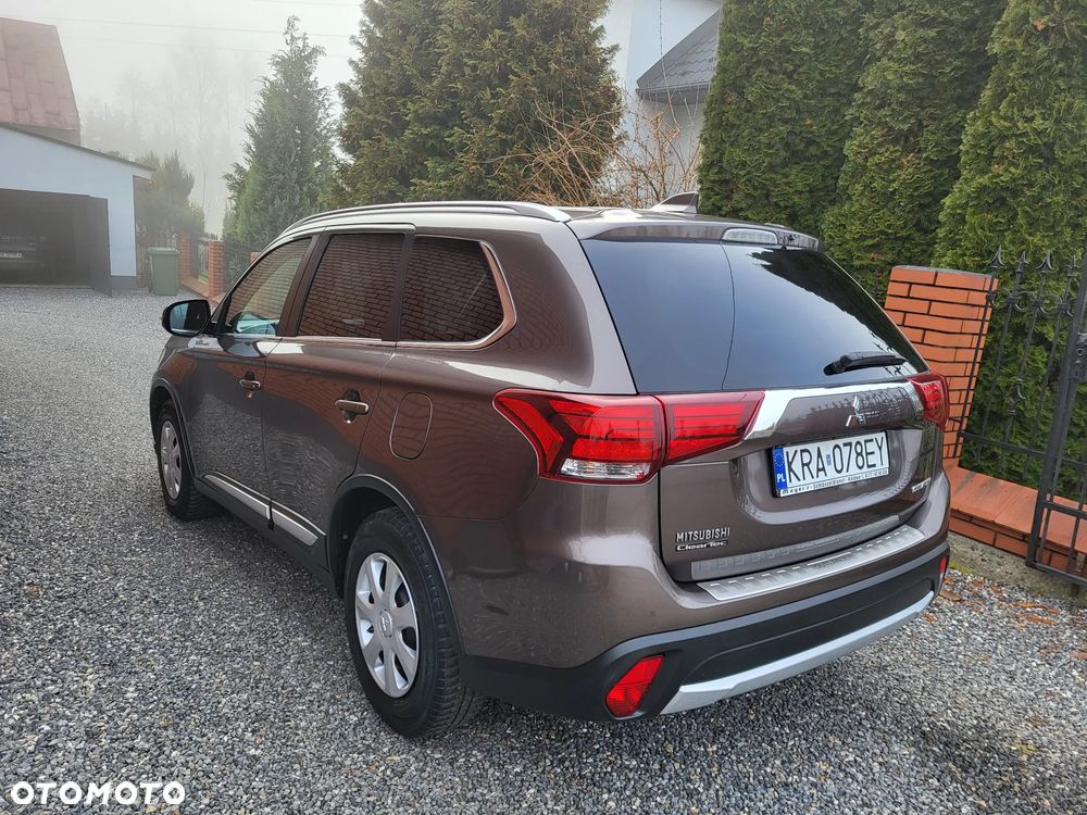Mitsubishi Outlander - 2