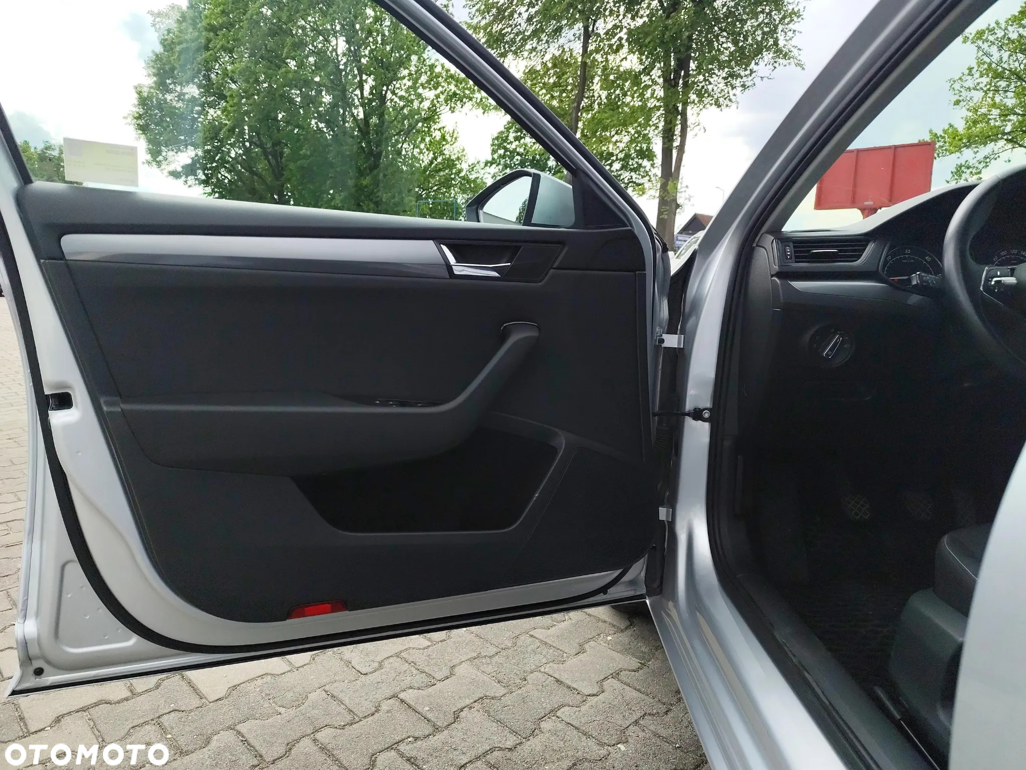 Skoda Superb 2.0 TDI SCR Ambition - 10