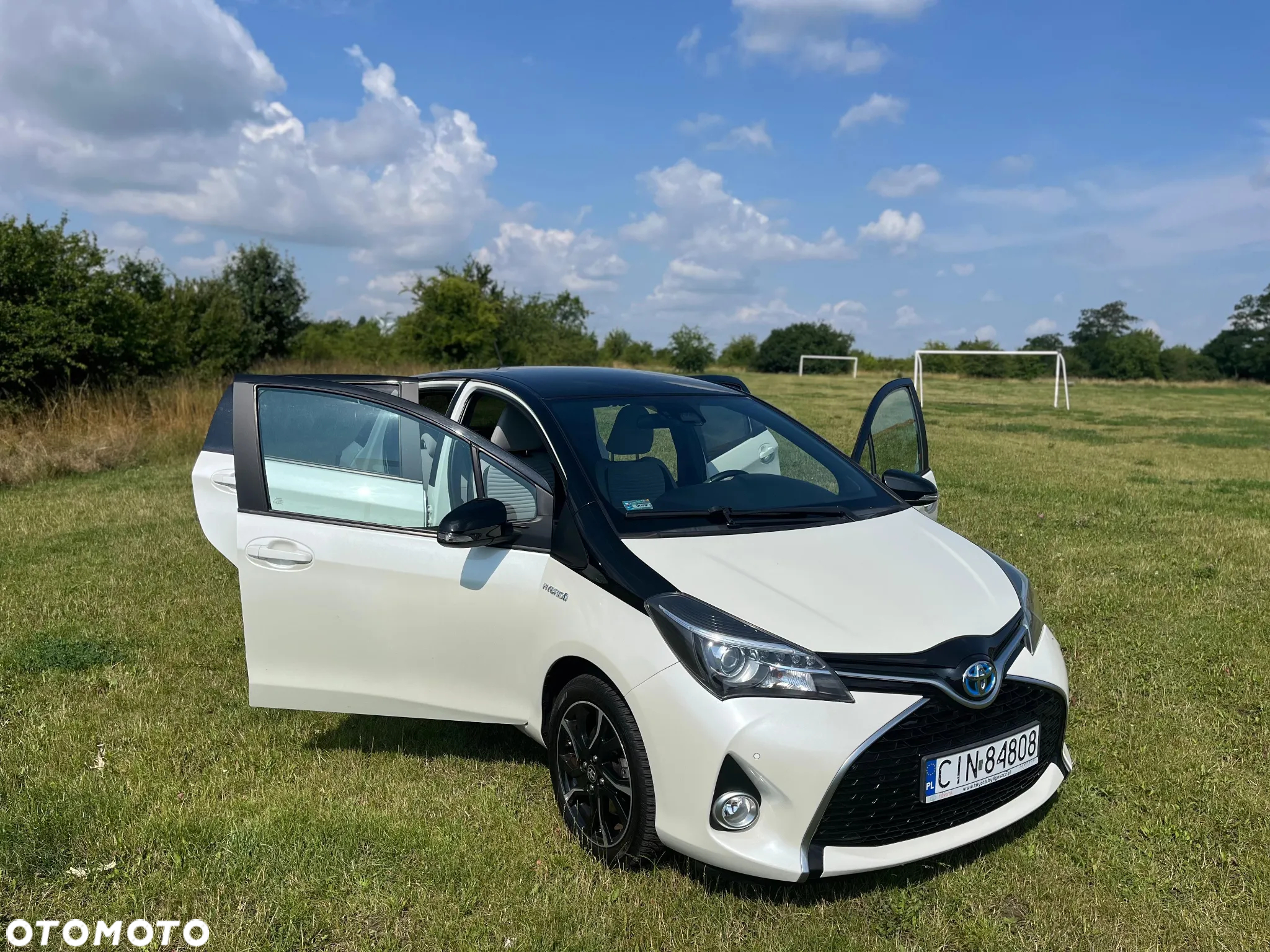 Toyota Yaris Hybrid 100 Selection Pure - 16