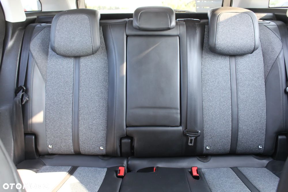 Peugeot 3008 1.6 THP Allure S&S EAT6 - 31