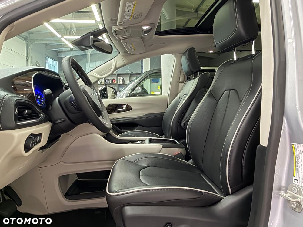 Chrysler Pacifica - 14