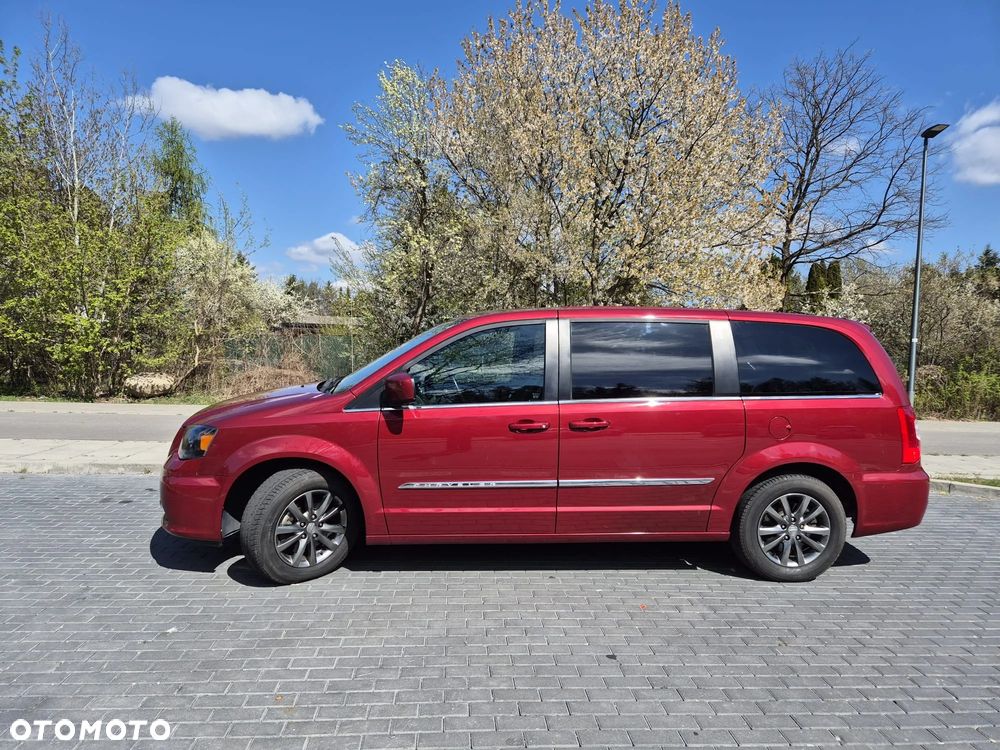 Chrysler Town & Country - 4