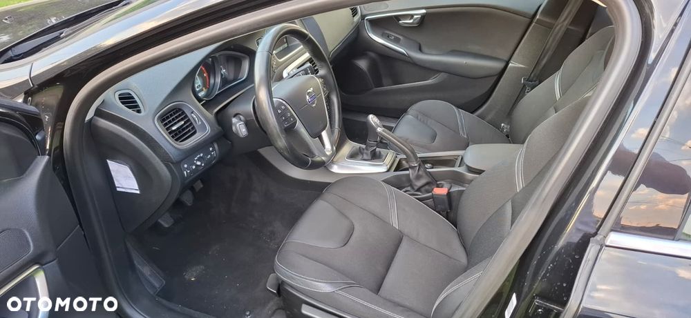 Volvo V40 D2 Momentum - 25
