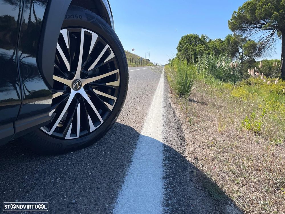Lexus RZ 450e Premium Monotone c/ mala elétrica - 18