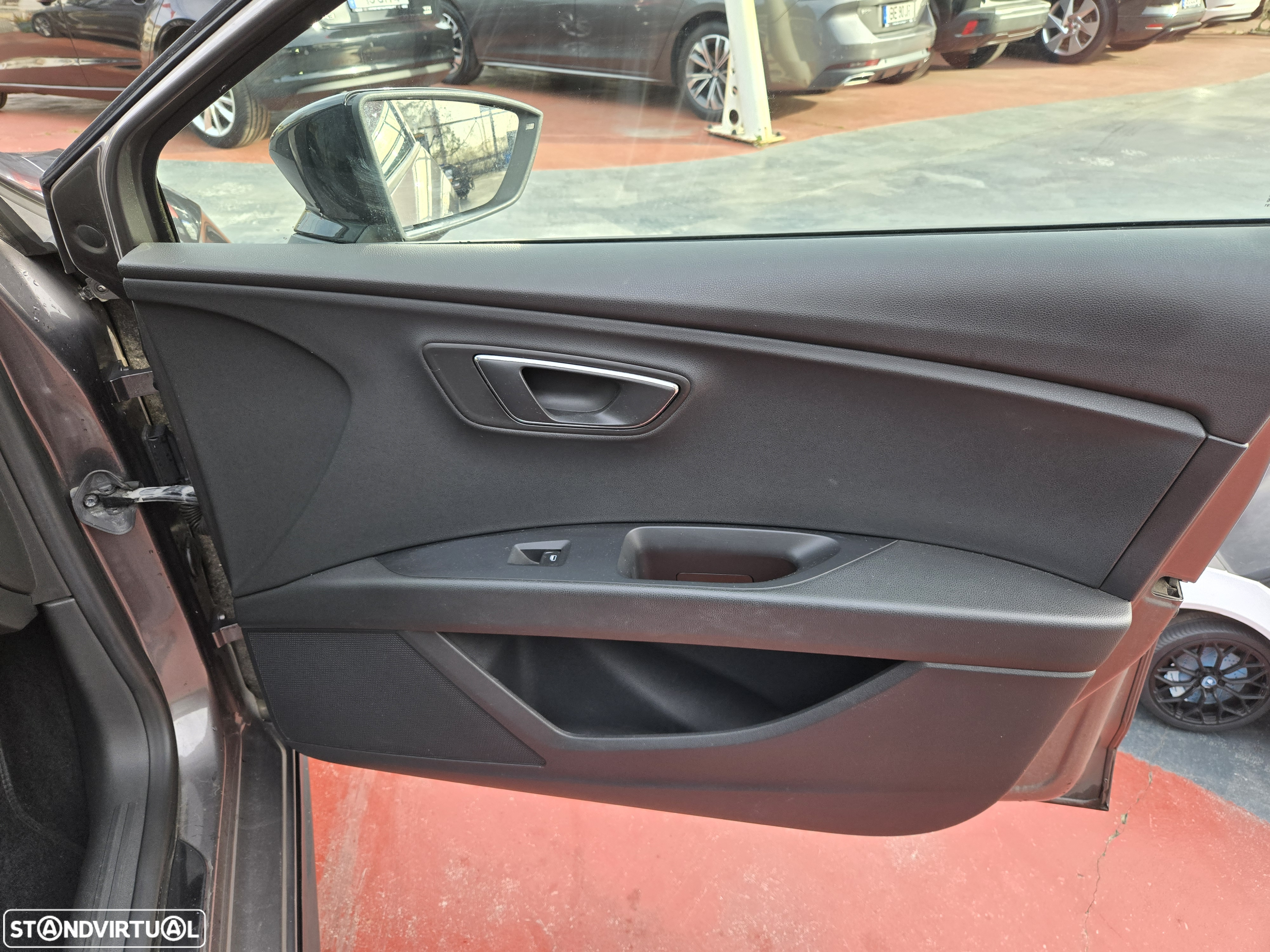 SEAT Leon 1.6 TDI S&S Style - 26