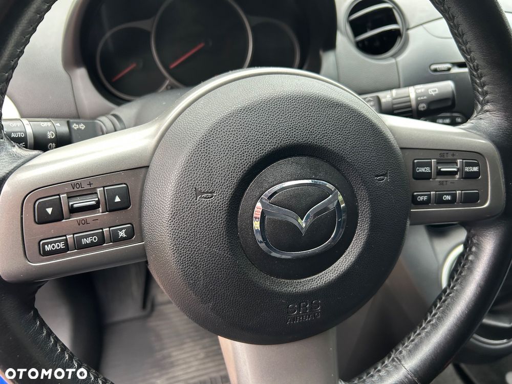 Mazda 2 2009 photo 4