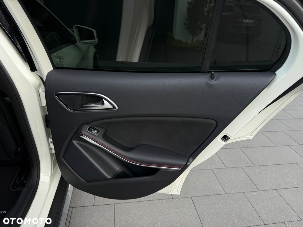 Mercedes-Benz GLA 200 AMG Line - 30