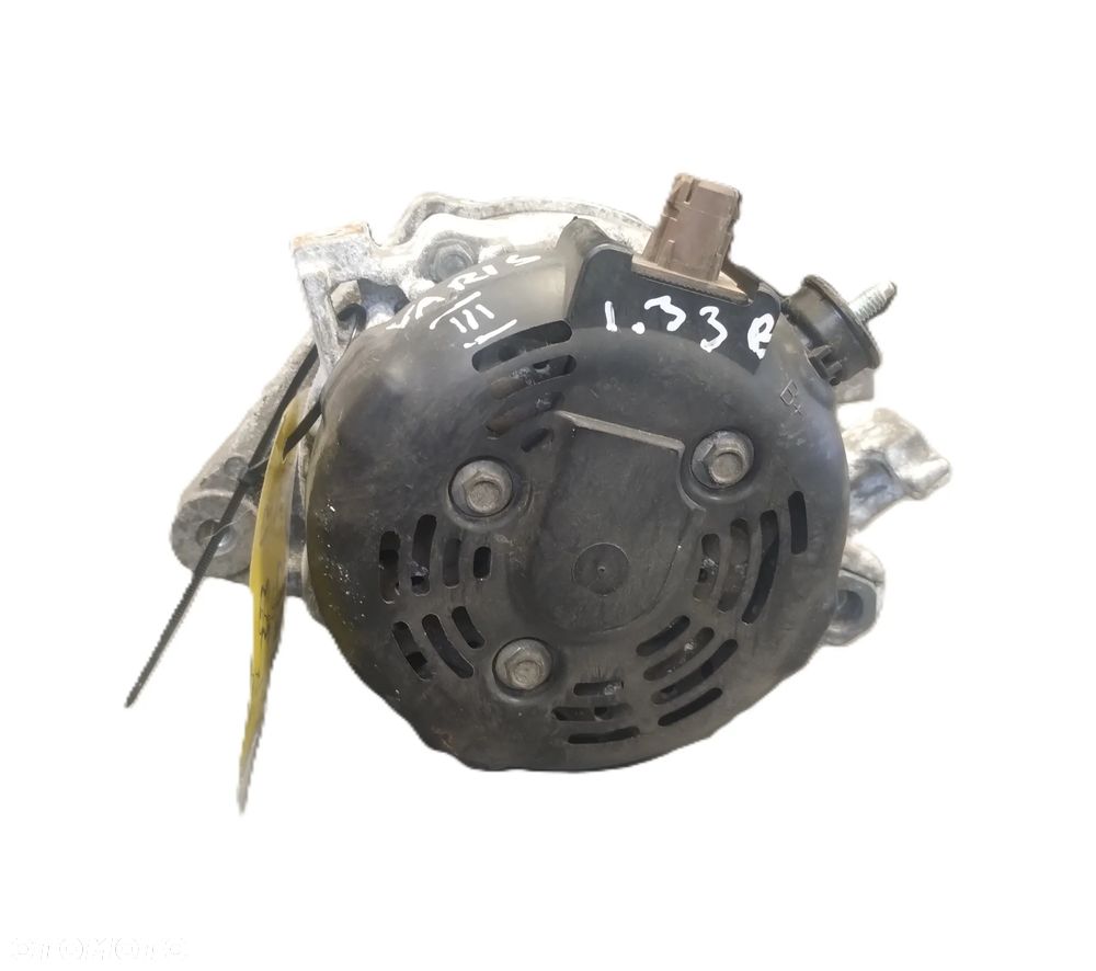 TOYOTA YARIS III 11-19 r. 1,33 B alternator DENSO 27060-0Y160 + - 6
