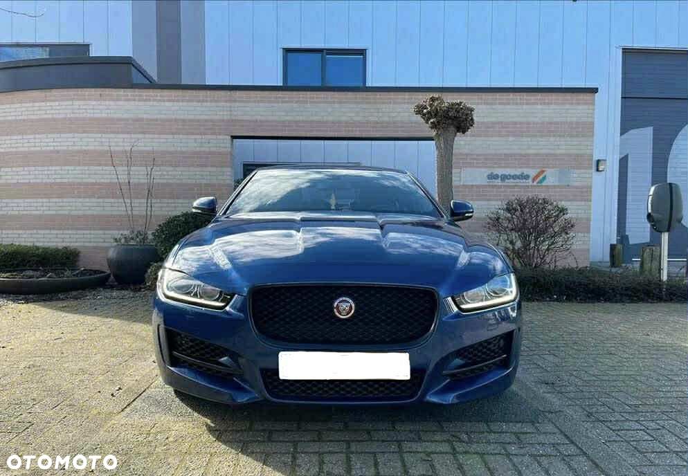 Jaguar XE E-Performance R-Sport - 4