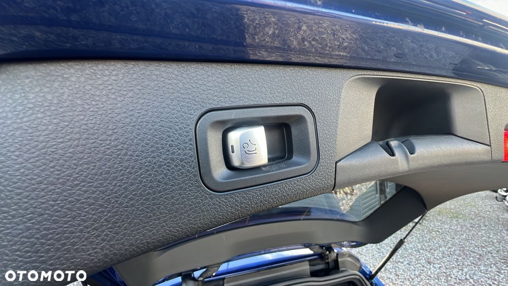 Mercedes-Benz Klasa C 200 9G-TRONIC - 28