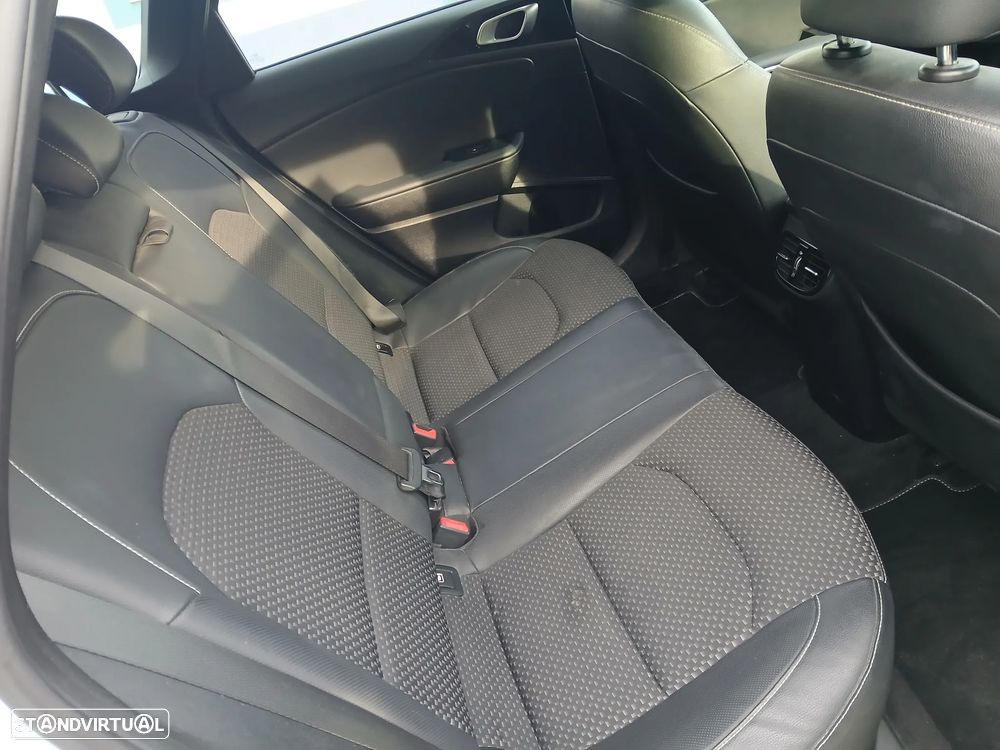 Kia Ceed SW 1.6 CRDi TX+SRF - 8