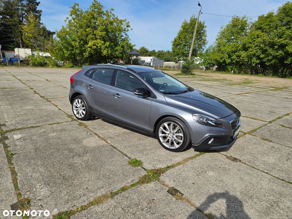 Volvo V40 Cross Country - 4
