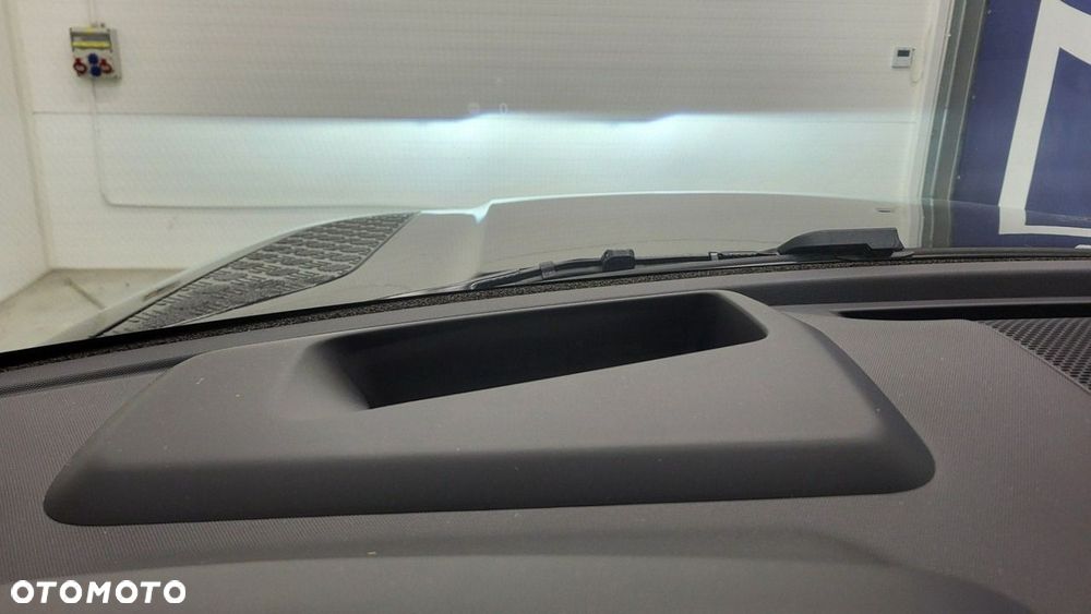 Land Rover Defender - 18