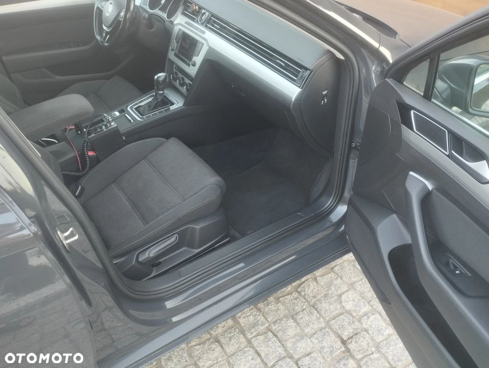 Volkswagen Passat 2.0 TDI SCR DSG Comfortline - 6