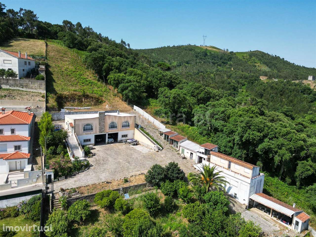 Moradia com 4.753m2 de terreno - Grande imagem: 5/19