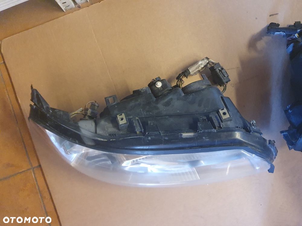 REFLEKTOR L/P VOLVO V70 II XC70 LIFT EUROPA - 9