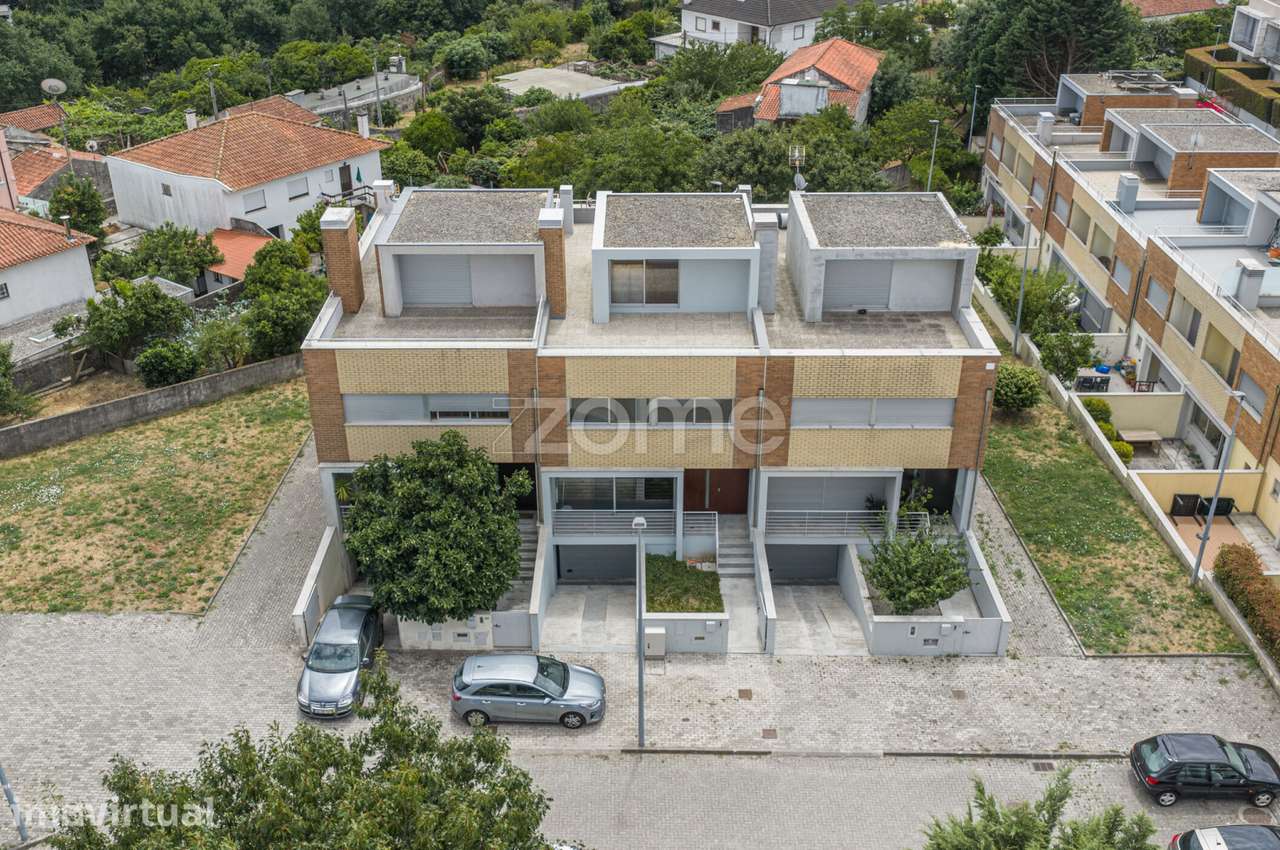 Moradia T4 com solário e terraço - Meadela - Grande imagem: 3/34
