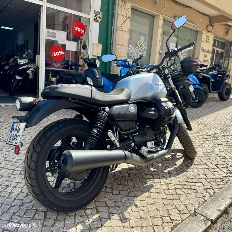 Moto Guzzi V7 Stone - 25