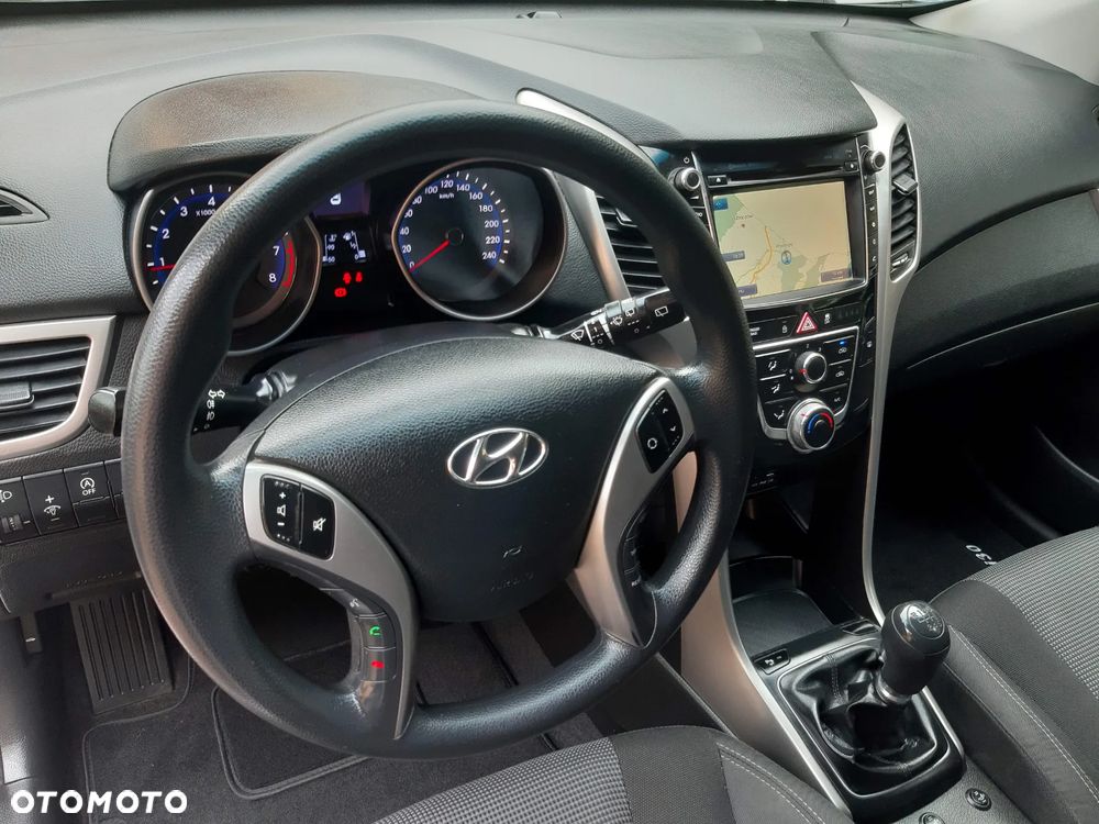 Hyundai i30 blue Kombi 1.4 YES Gold - 14