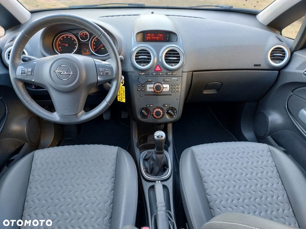 Opel Corsa 1.4 16V Cosmo - 18