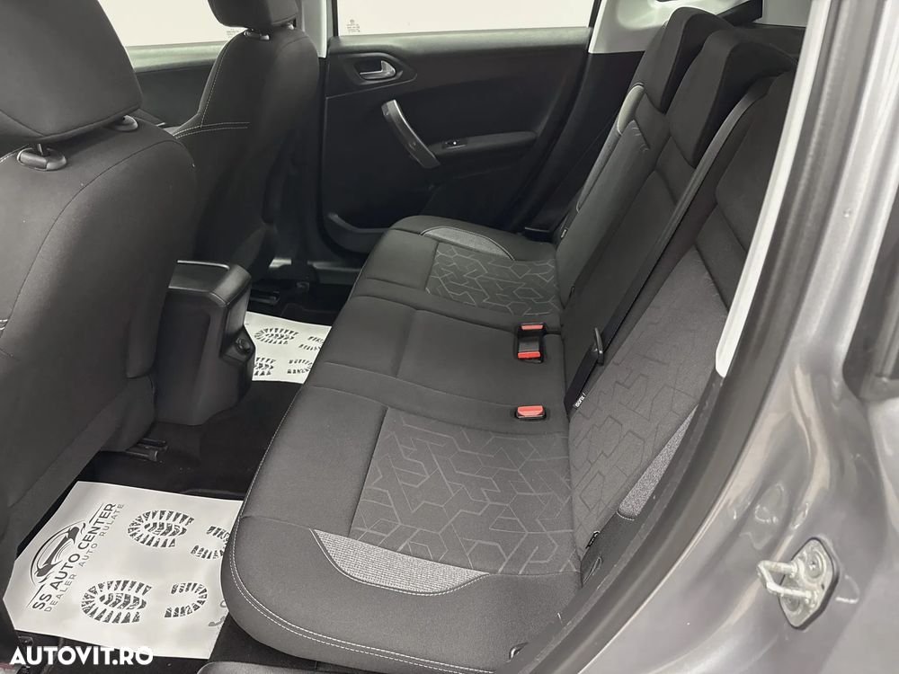 Peugeot 2008 1.2 L PureTech Active - 17