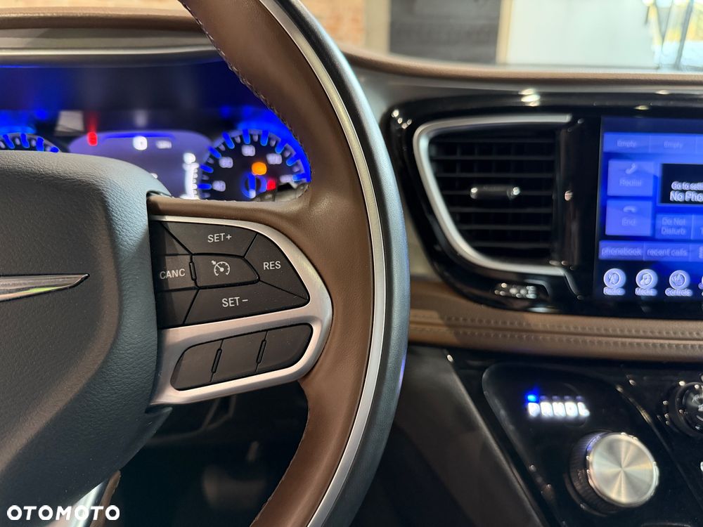 Chrysler Pacifica - 17