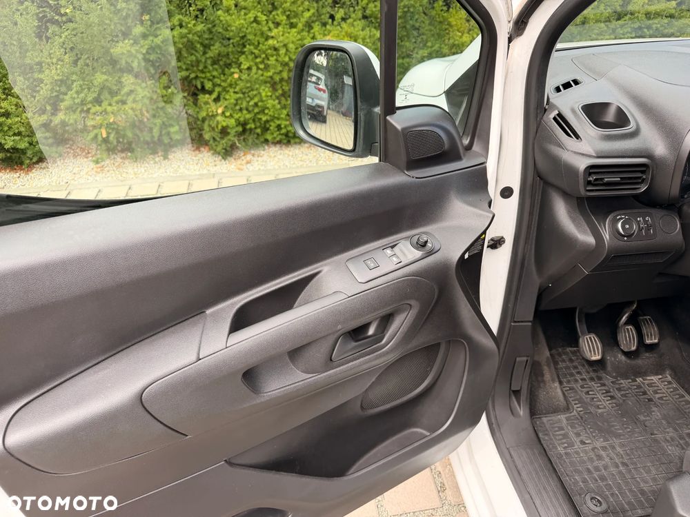Opel COMBO - 13