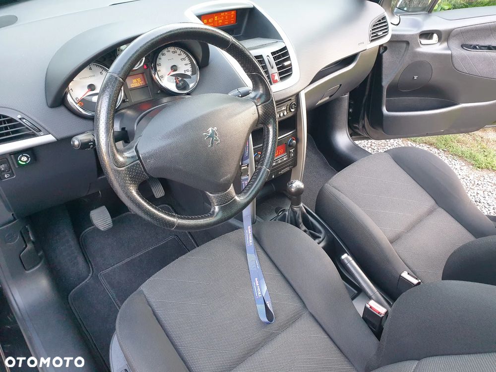 Peugeot 207 1.6 - 8