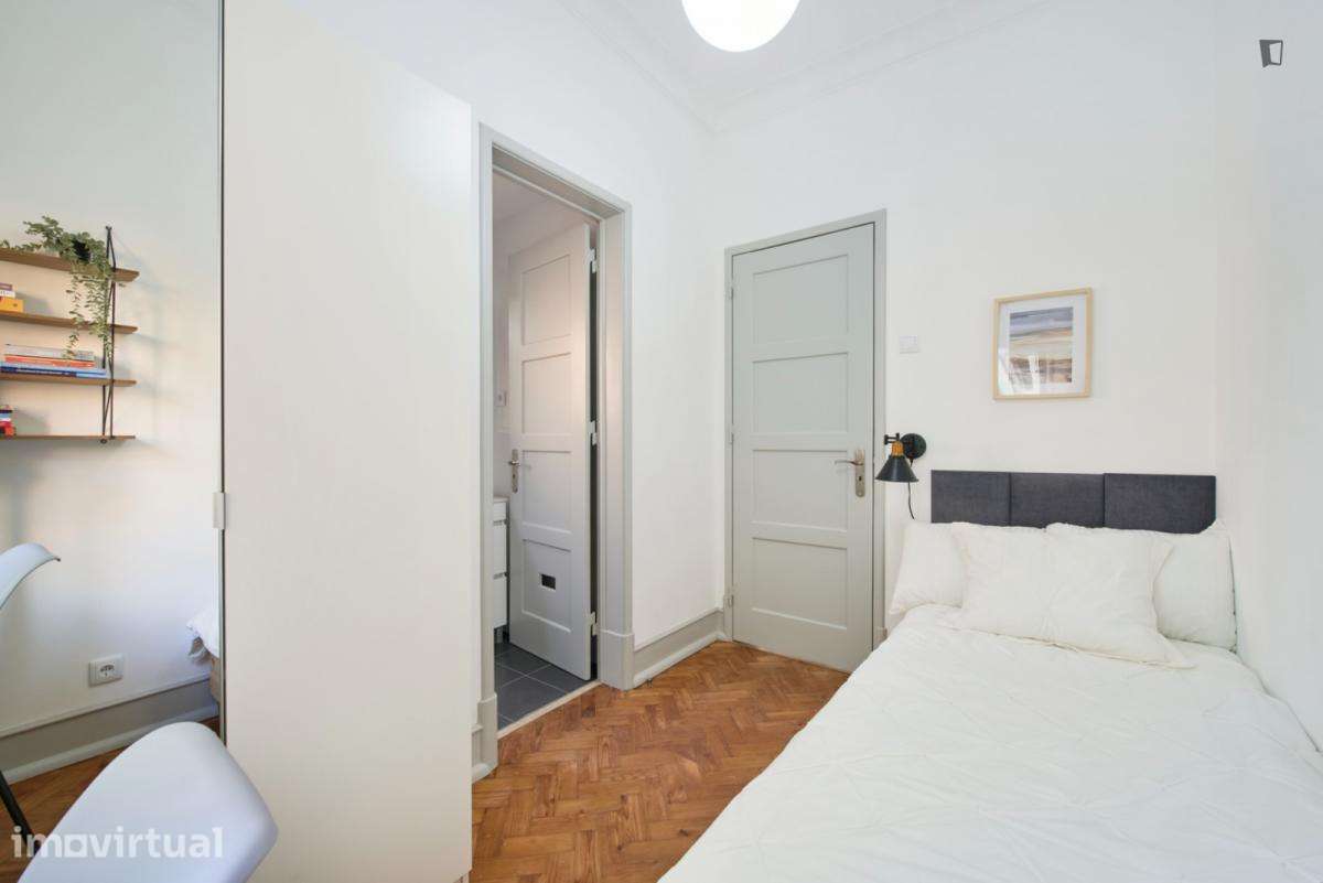 Quarto - localizado em Alameda Lisbon - Grande imagem: 5/31
