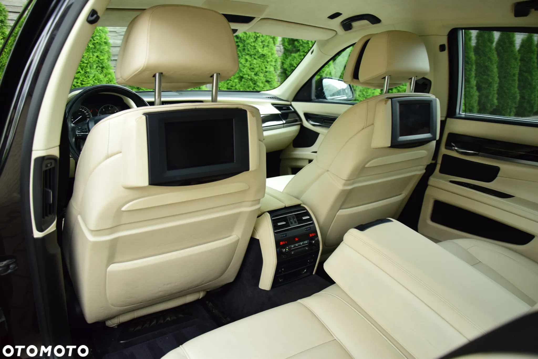 BMW Seria 7 740d - 24