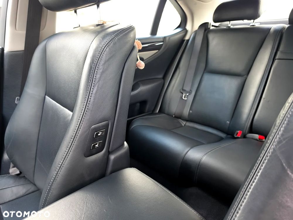 Lexus LS 460 AWD - 24