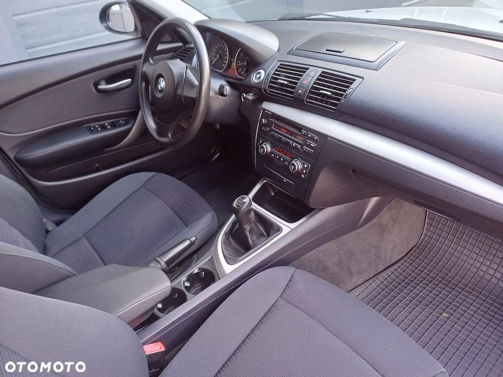 BMW Seria 1 116i - 22