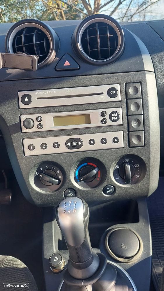 Ford Fiesta 1.25 Ghia - 10