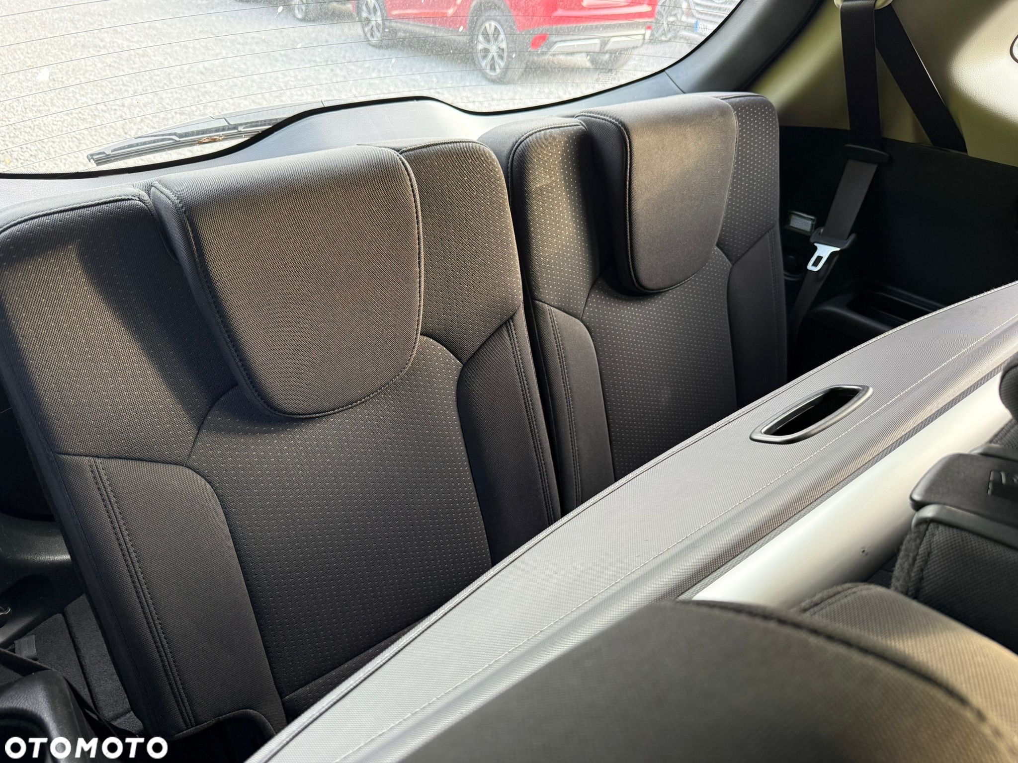 Kia Carens 1.6 GDI Dream Team Edition - 10