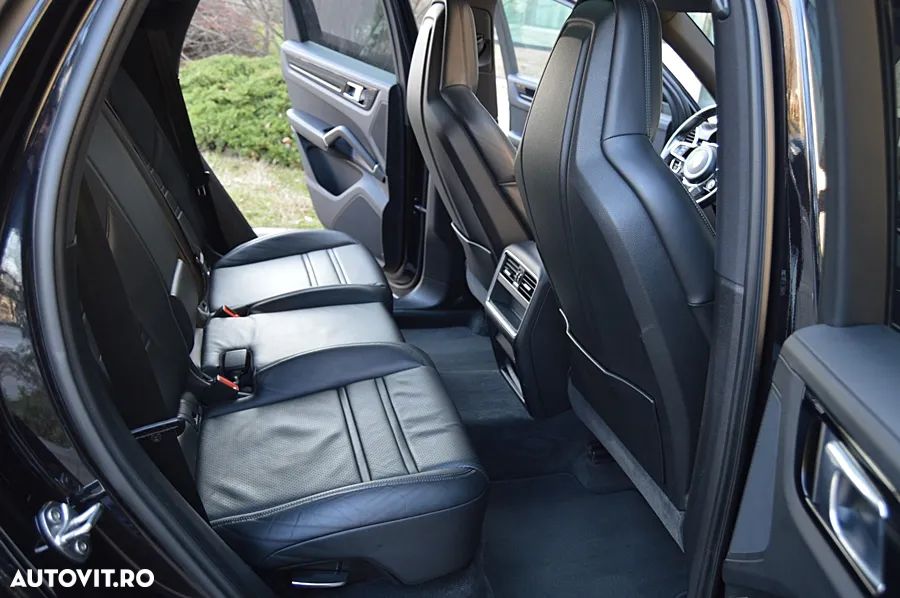 Porsche Cayenne Tiptronic S Platinum Edition - 5