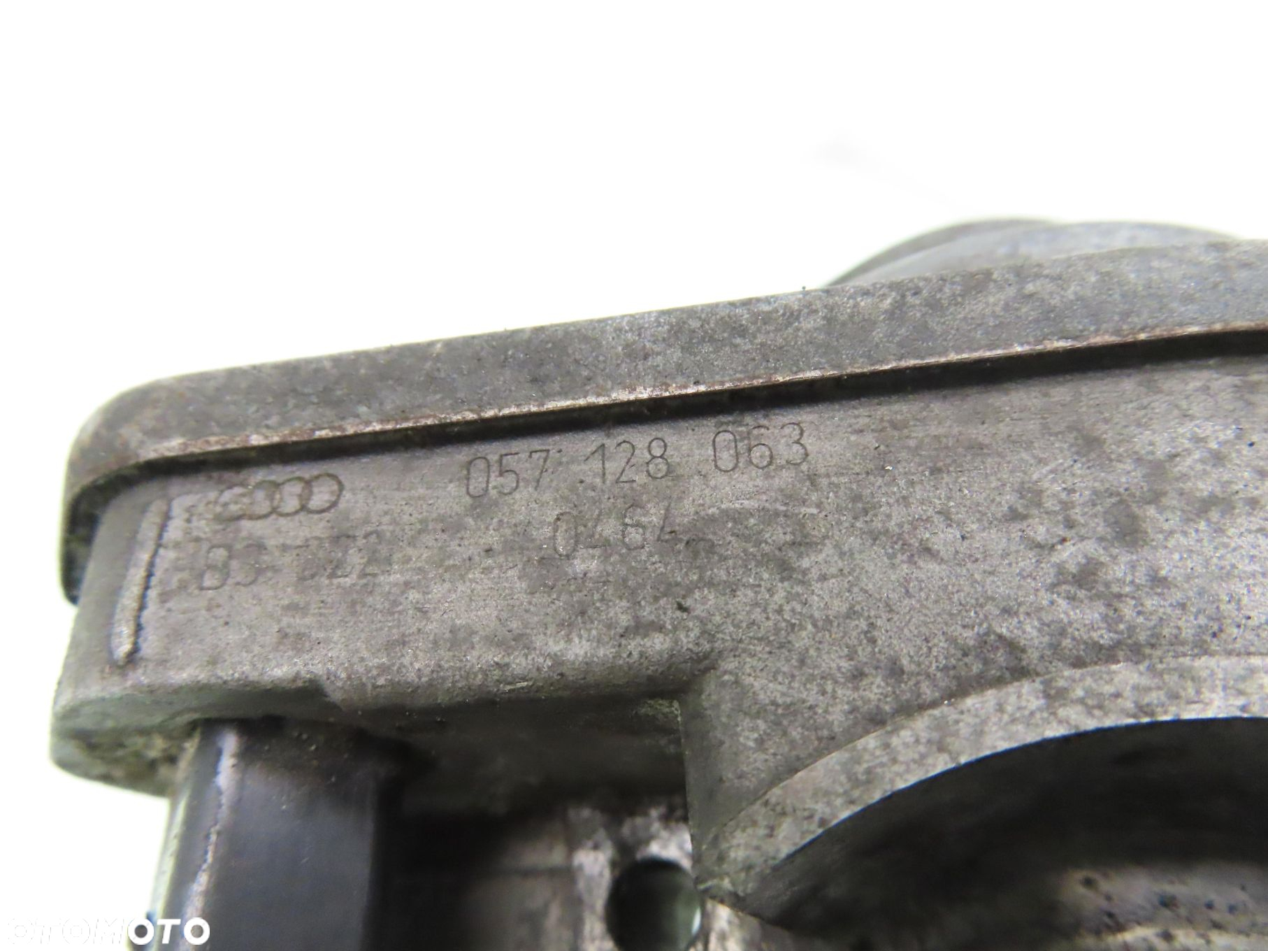 PRZEPUSTNICA AUDI A8 D3 4.0 TDI 057128063 - 2