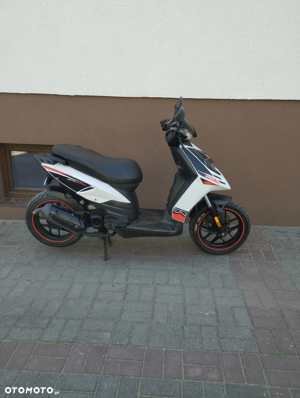 Aprilia SR