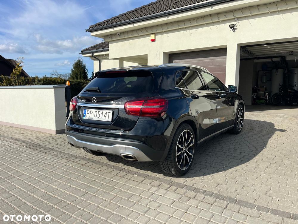 Mercedes-Benz GLA 220 4-Matic - 10