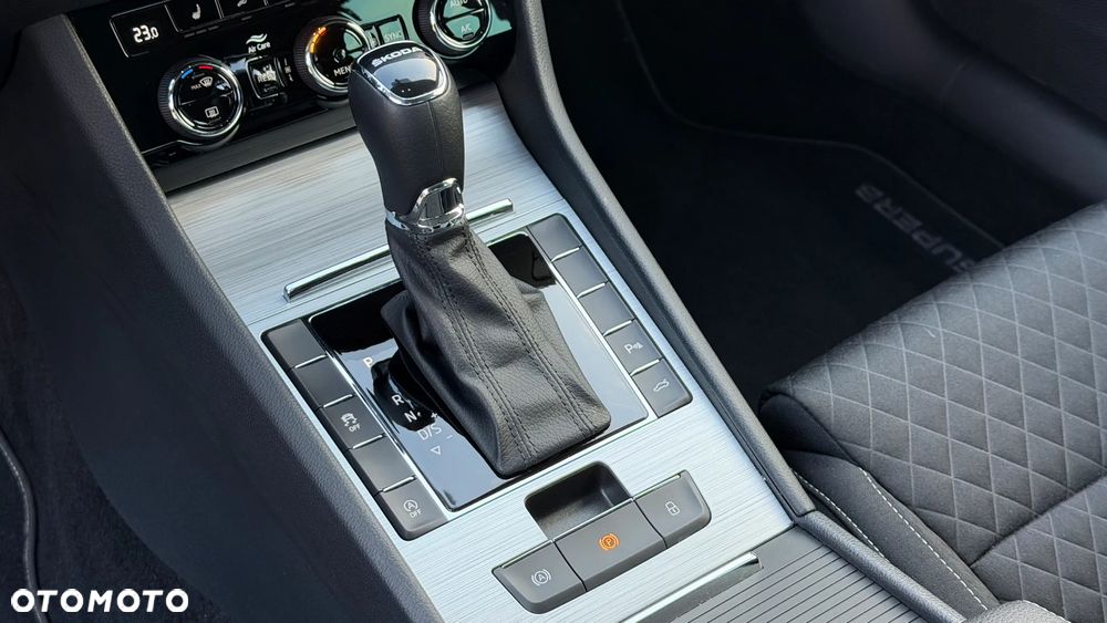 Skoda Superb 2.0 TDI DSG Ambition - 12