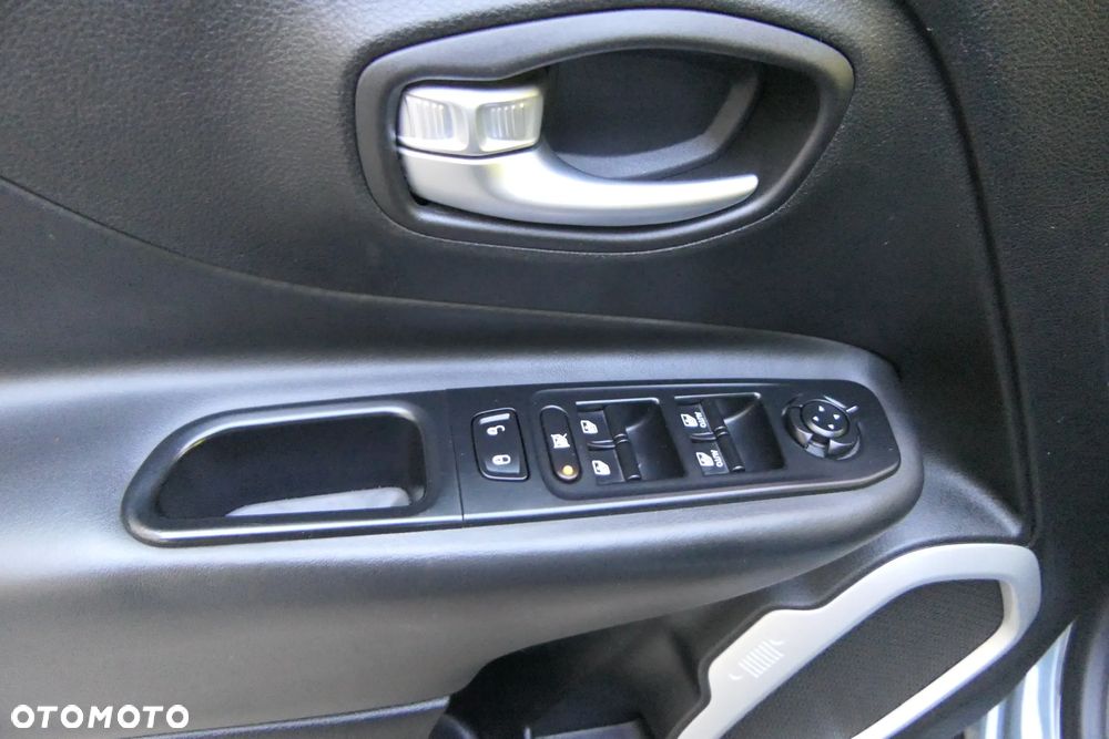 Jeep Renegade 1.4 MultiAir Limited - 28