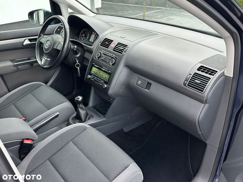 Volkswagen Touran - 16