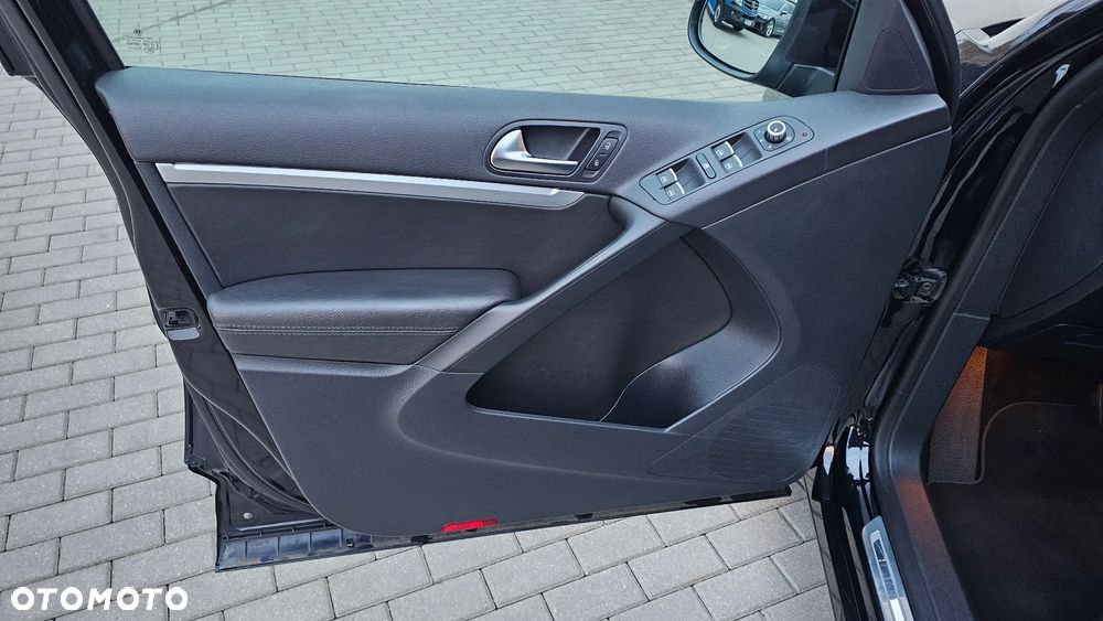 Volkswagen Tiguan 2.0 TDI 4Mot Perfectline R-Style DSG - 12