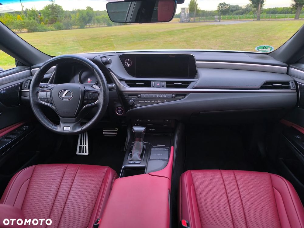 Lexus ES 300h F Sport Edition - 24