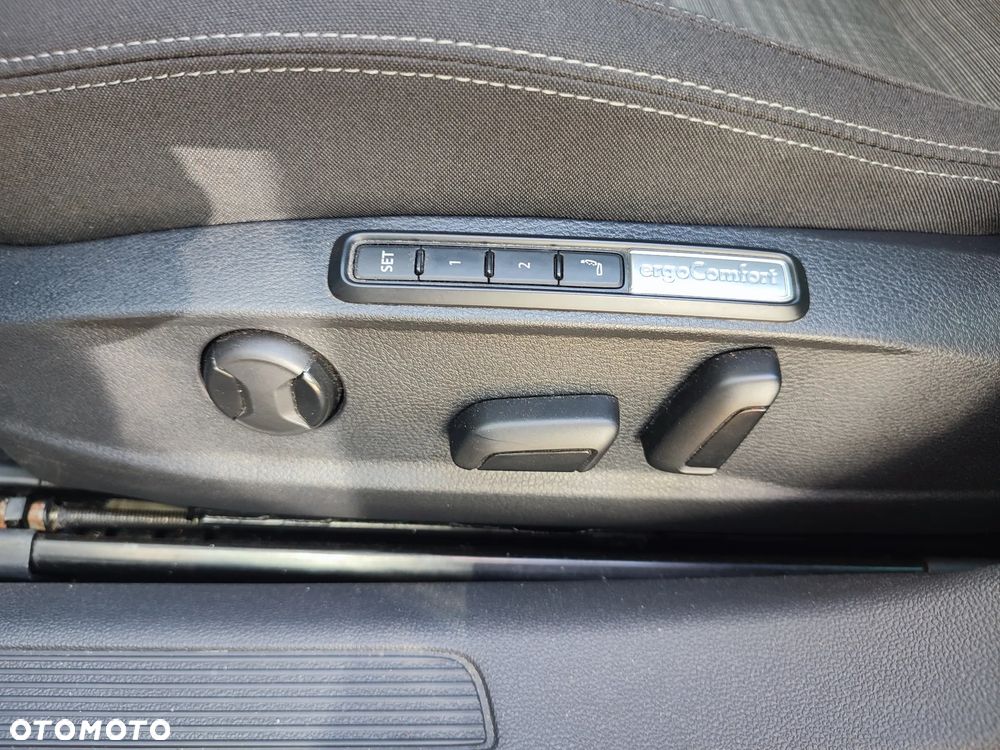 Volkswagen Passat Variant 2.0 TDI SCR DSG Elegance - 11