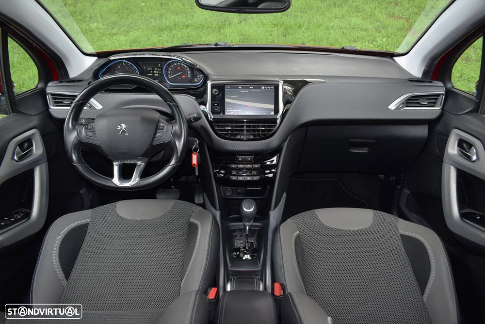 Peugeot 2008 1.2 PureTech Allure EAT6 - 5